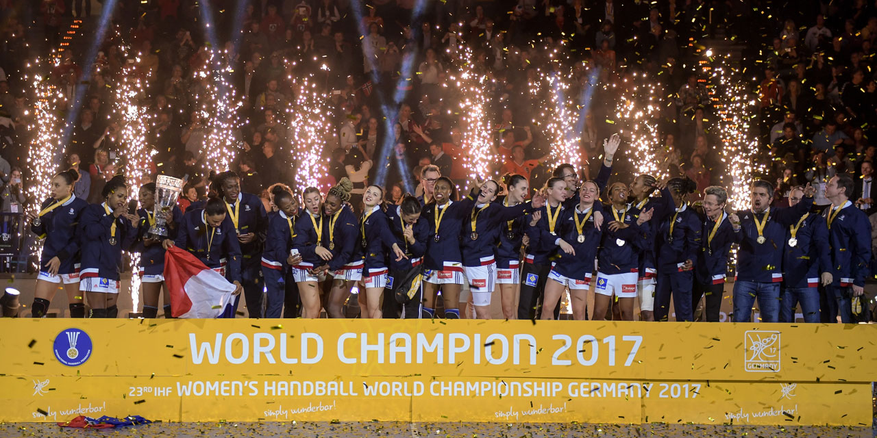 handball les francaises championnes du monde.jpg